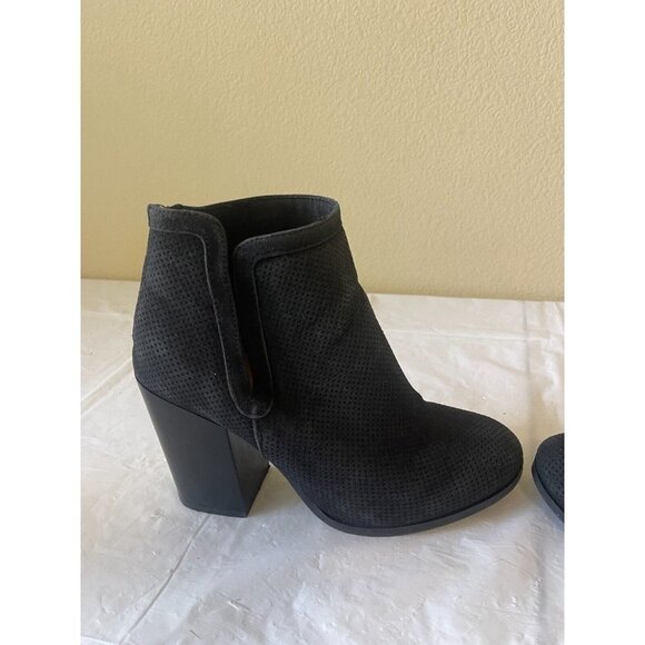 Call it spring  perforated ankle  boot  size 8 zip up - Picture 9 of 15